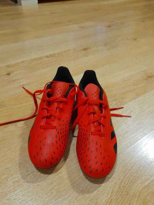 Бутонки за момче