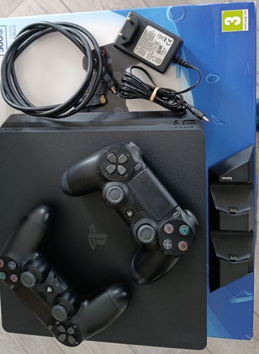 Продавам Плейстейшън  4