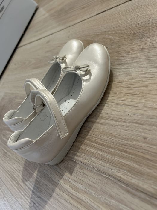 Туфельки белые для девочки