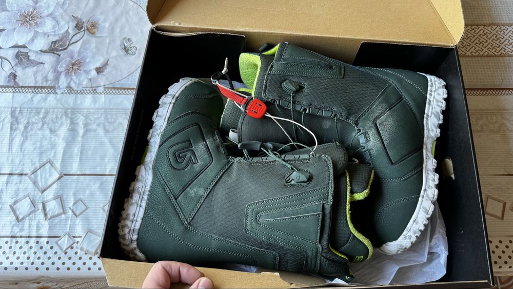 BURTON MOTO – original snowboard etiklari