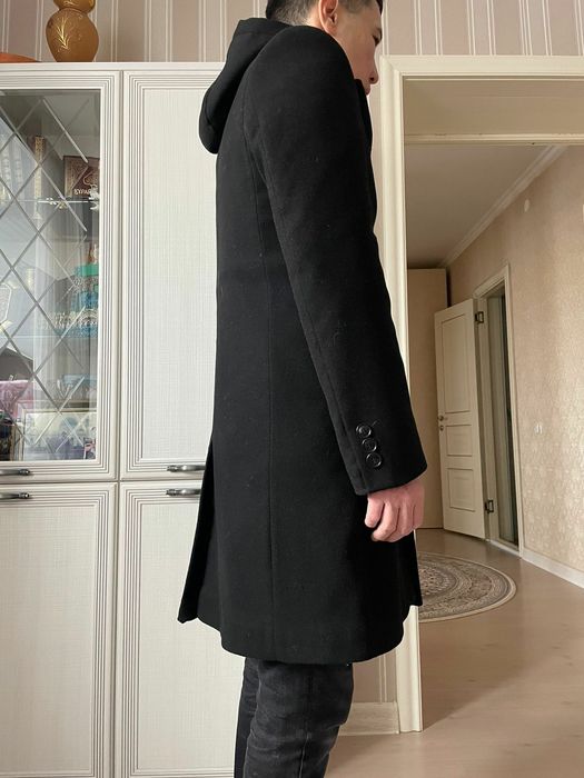 Пальто черного цвета