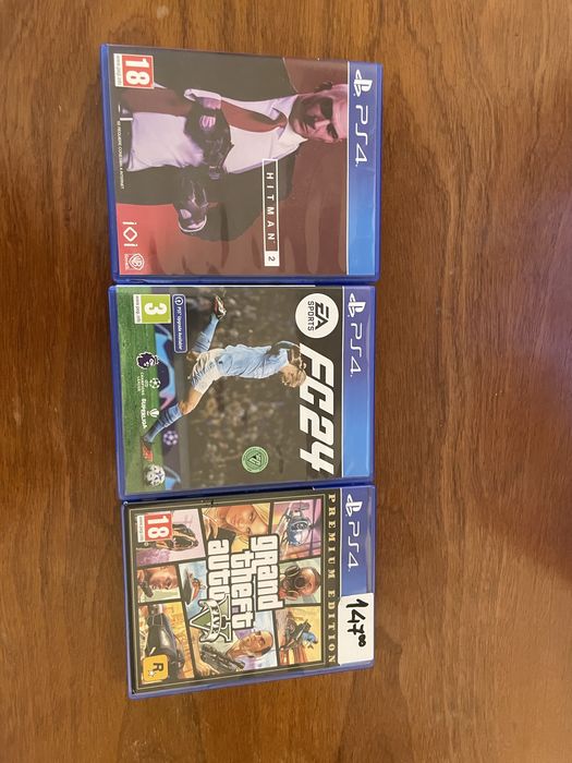 Vând PS4 Pro 1TB Urgent în stare foarte bună.