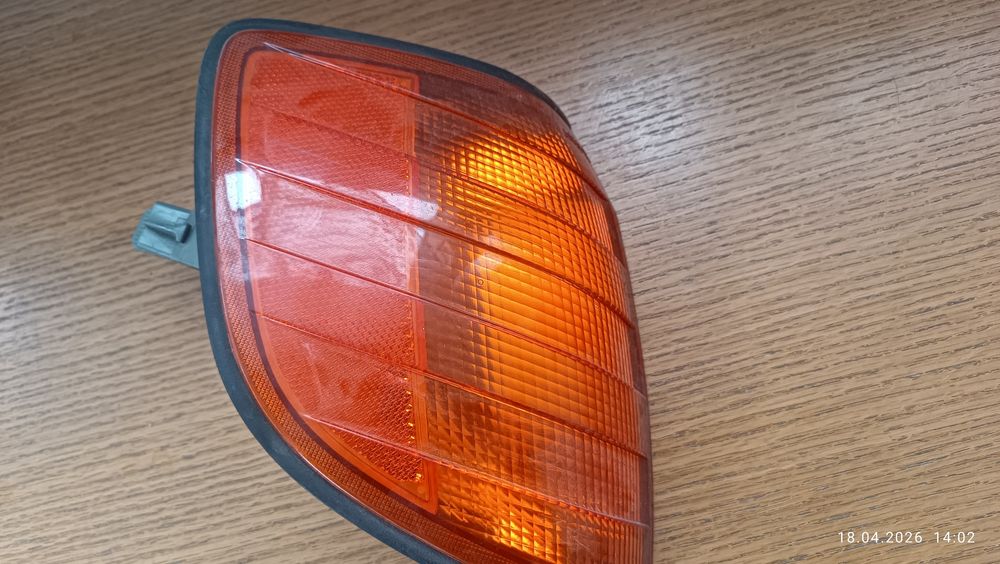 W140 фонарь правый