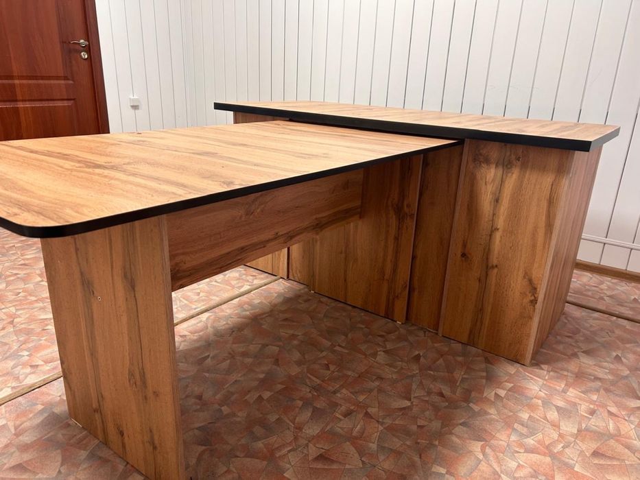 Шкаф и стол офисные