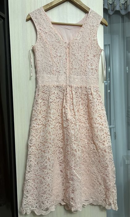 Красивое кружевное платье