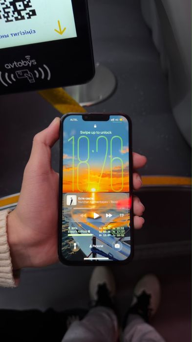 13 айфон сост средний.