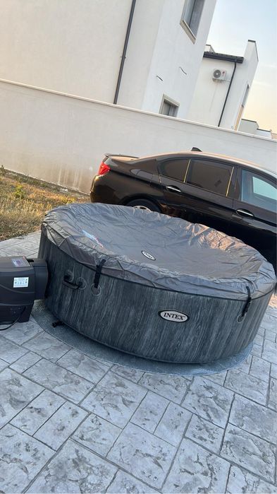 Vand jacuzzi  6 persoane