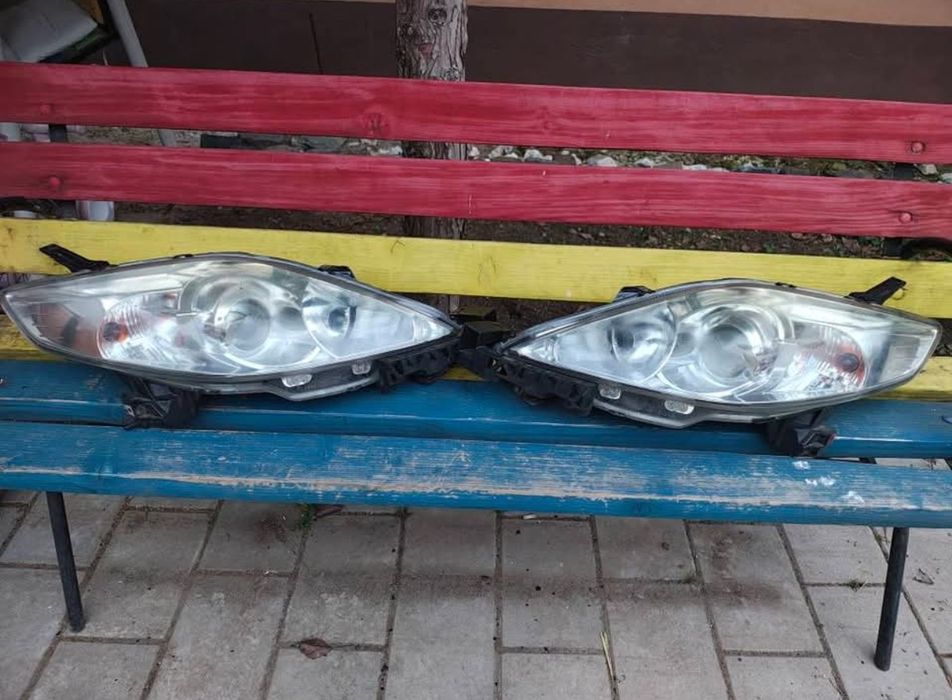 Faruri cu lupă Mazda 5 2009