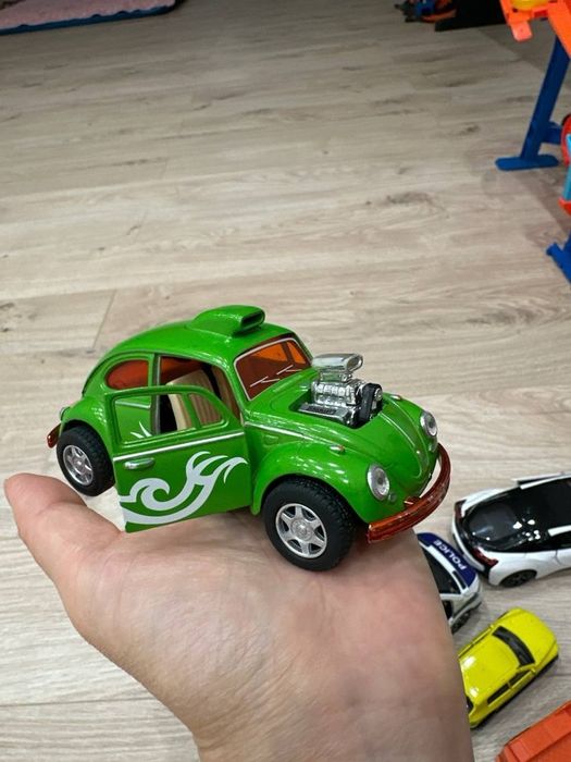 Машинки игрушки в отличном состоянии