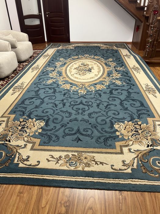 Ковер в отличном состояний