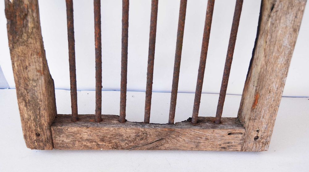 Fereastra cu zabrele pentru beci lemn masiv cu fier forjat