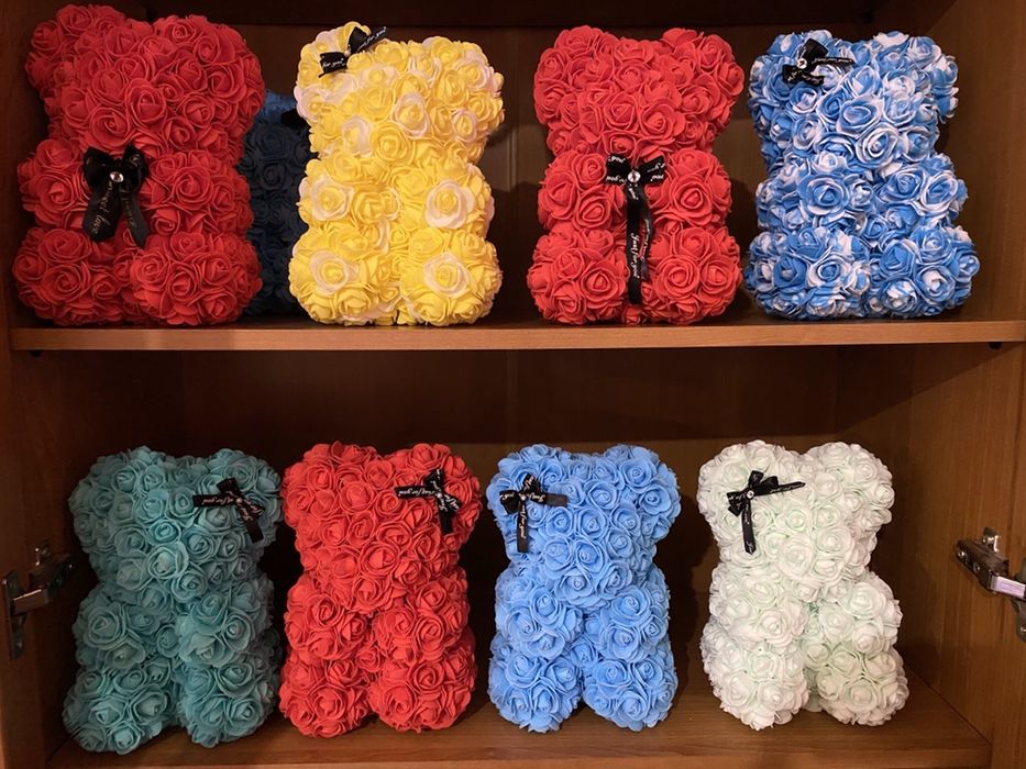 Ursuleti din trandafiri de spuma si aranjamente din flori de sapun
