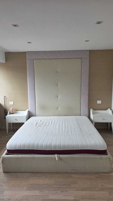 Pat 180 x 200 cu somiera si saltea, tablie foarte inalta