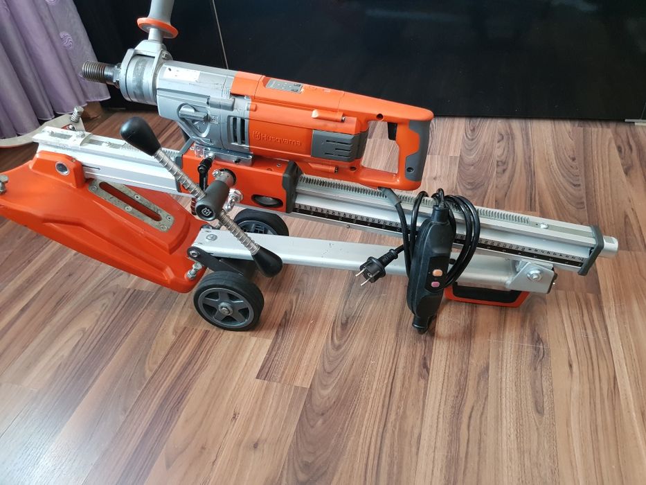 Mașină de carotat Husqvarna DM 220 și stativ DS 250 impecabile 2025