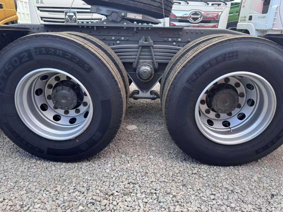 Howo T7H 540HP трактор