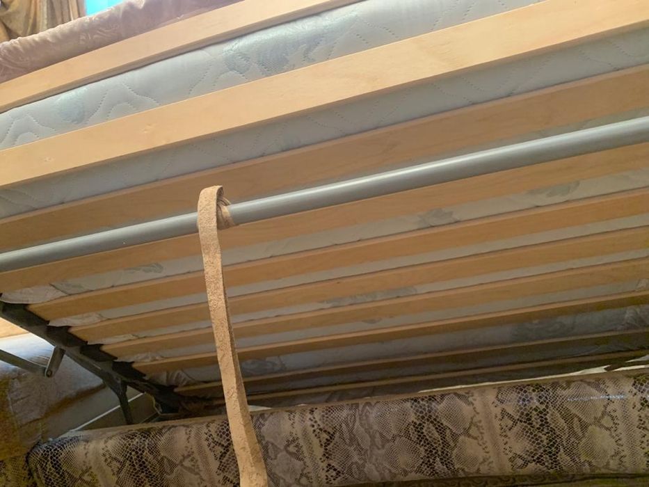 Продам диван угловой б/у