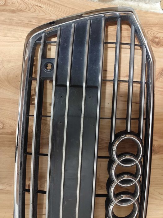 Продавам декоративна решетка за Ауди А6 след 2018 година