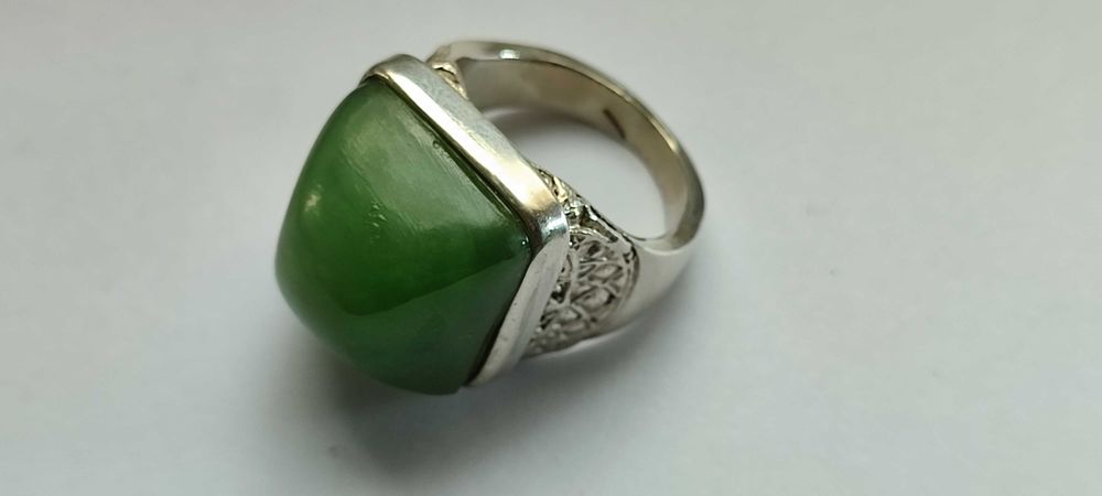 Кольцо солидное мужское серебряное с камнем НЕФРИТ