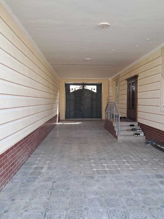 2 қаватли ҳовли срочна сотилади