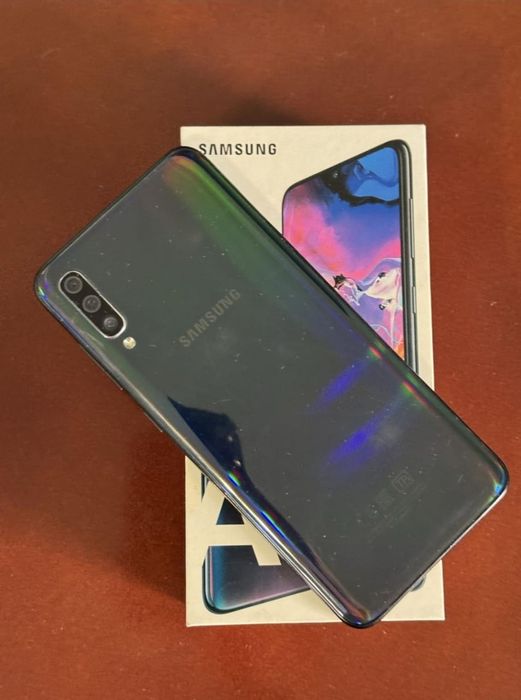 Samsung a70        .