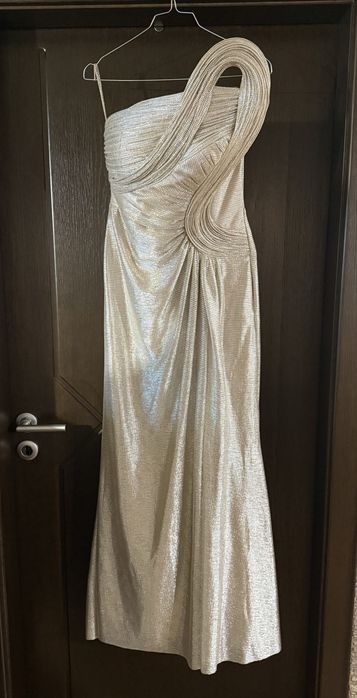 Официална рокля