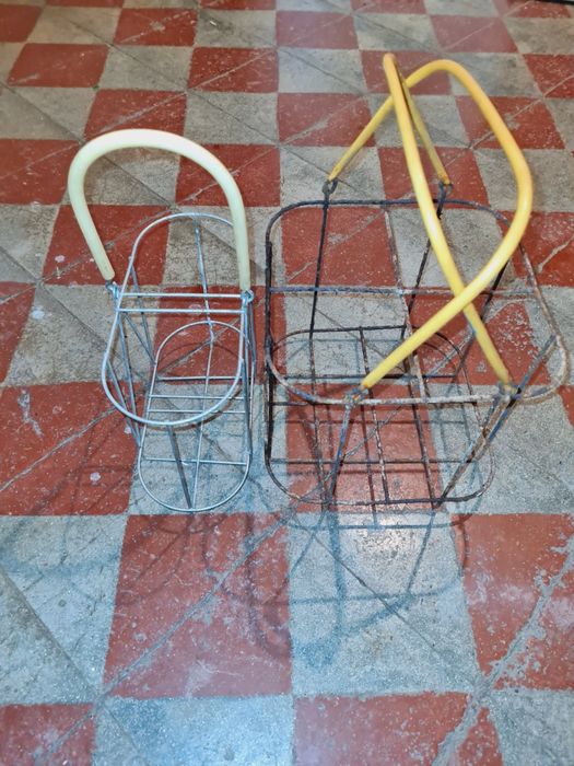 Suport pentru 2 sticle  si 4 sticle de lapte comunism, anii 60-80