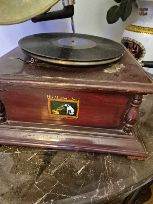 Gramofon``His Master`s Voice`` functional