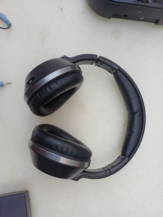 Casti Philips hi fi SHC8565 cu acumulatori Panasonic noi. 
Range 100m