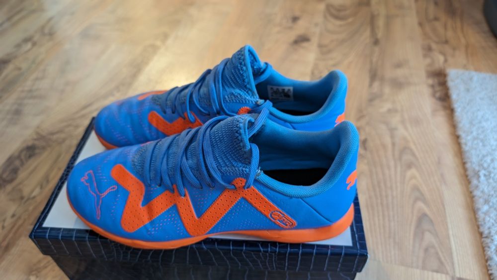 Adidași pentru fotbal Puma