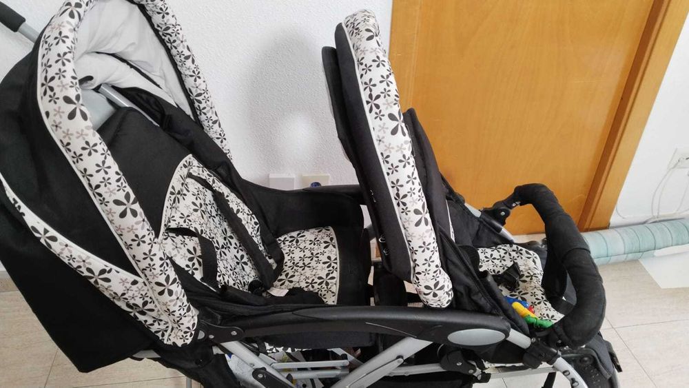 Количка за близнаци