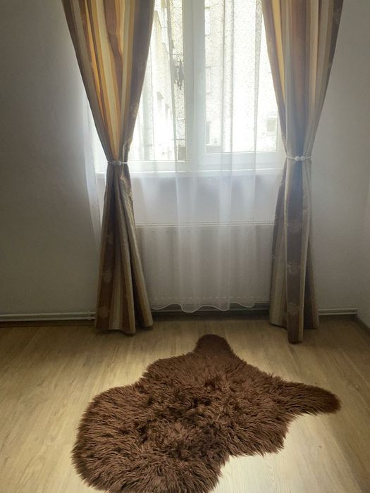 Închiriez apartament