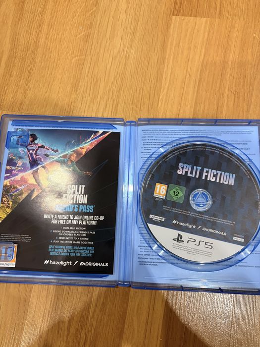 Продавам игра split Fiction