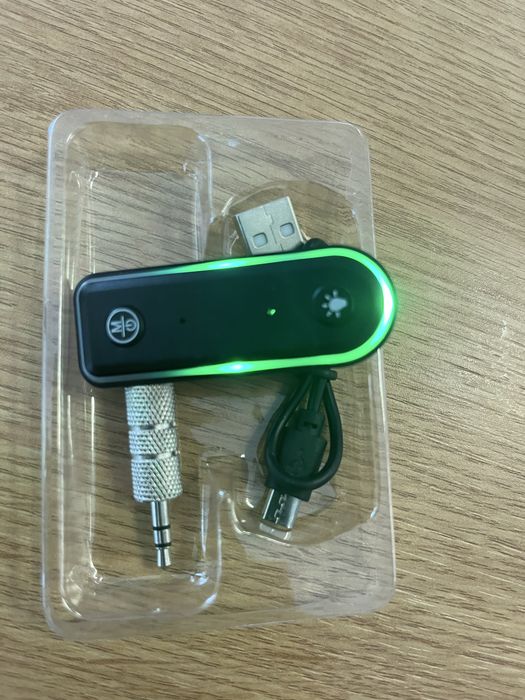 Adaptor Bluetooth auxiliar cu iluminare RGB, pentru mașină sau boxe