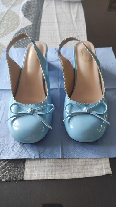 Светло сини обувки