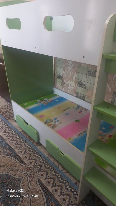 Детский кроват двух этаж
