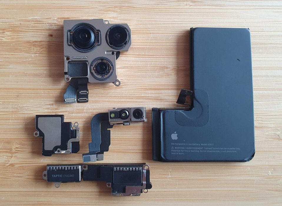 Piese Originale iPhone 15 Pro - Camere, Baterie, Modul Audio (Difuzor, Taptic Engine, Microfon)