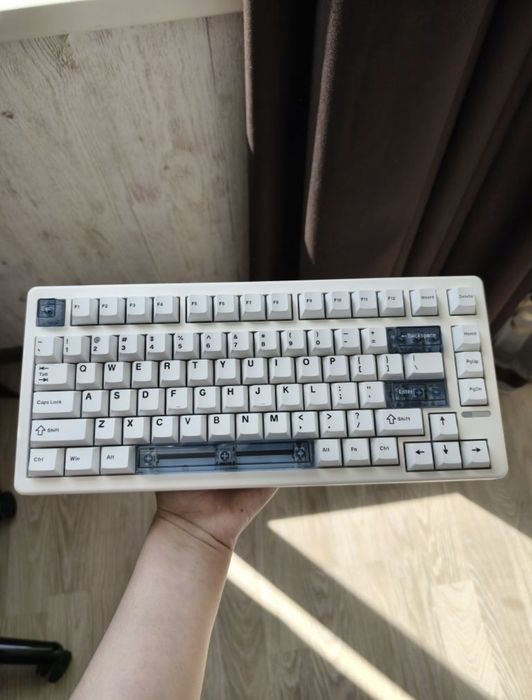 Продам магнитную клавиатуру