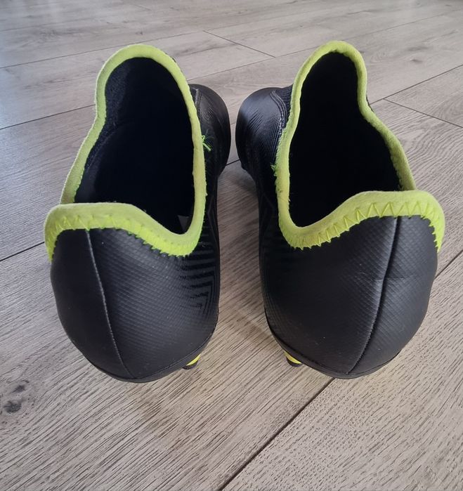 Ghete fotbal Puma Laceless FG marime 43 aproape noi