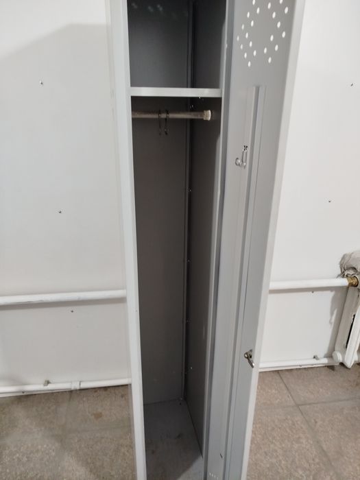 Металлический шкаф