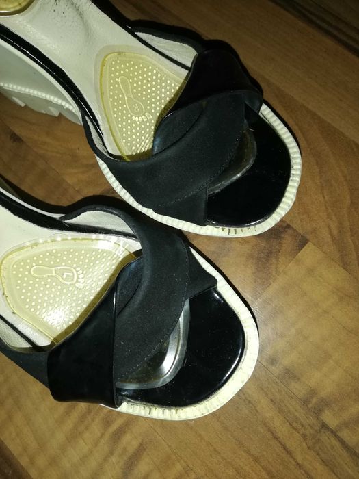 Сандали от естствен велур на платформа Gianni