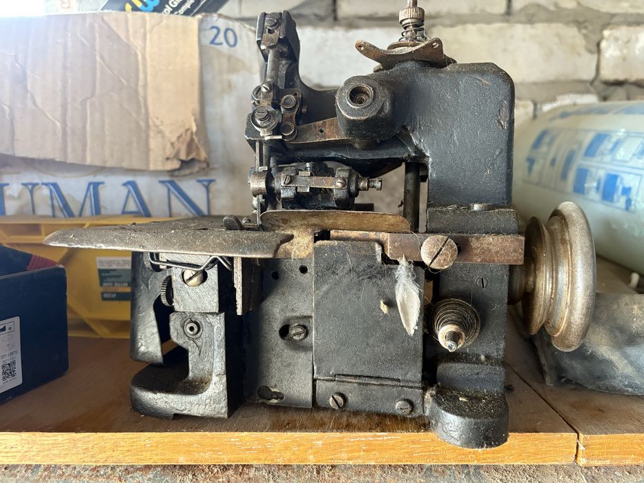 Продам оверлок промышленный