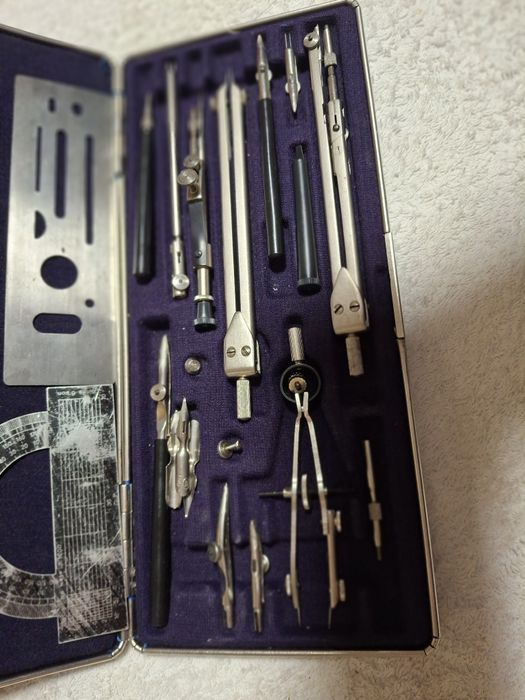 Продам набор циркулей и аксессуары