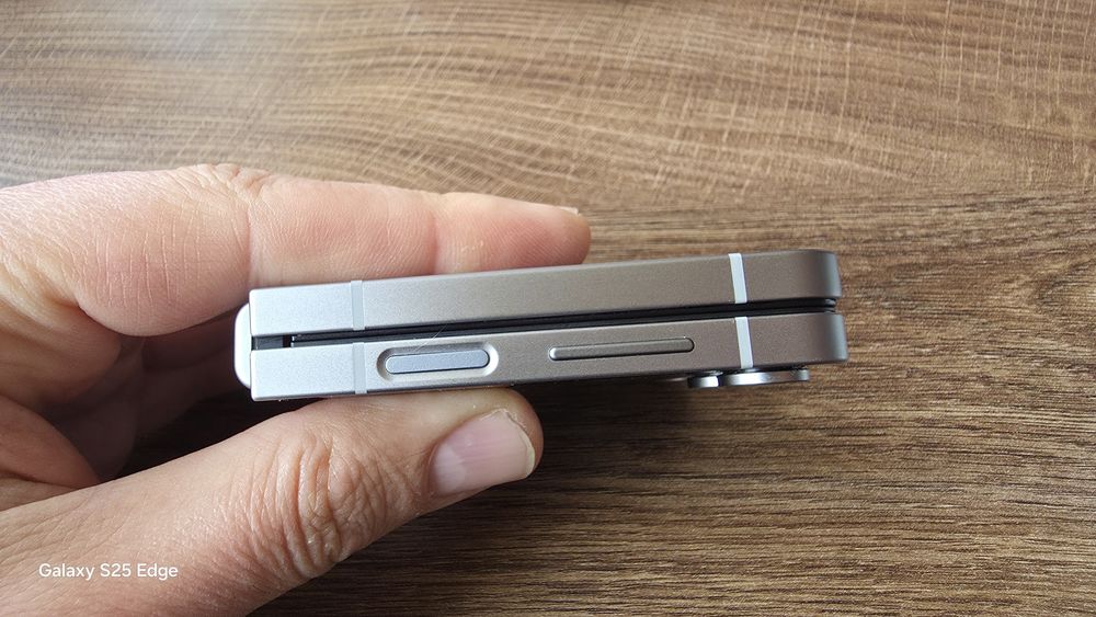 Samsung Flip 6 - 256GB 12RAM