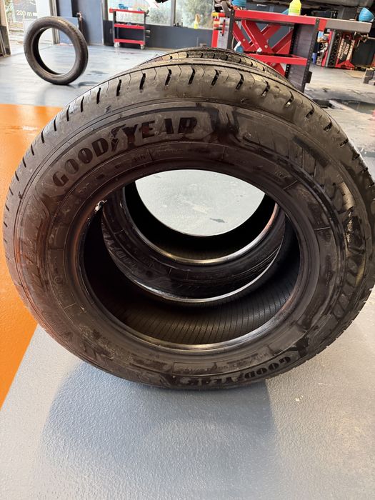 Vand 4 anvelope good year cargo 2 109/107T prima echipare