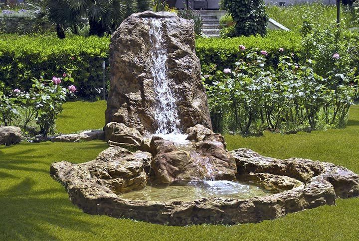 Водопад  из скал