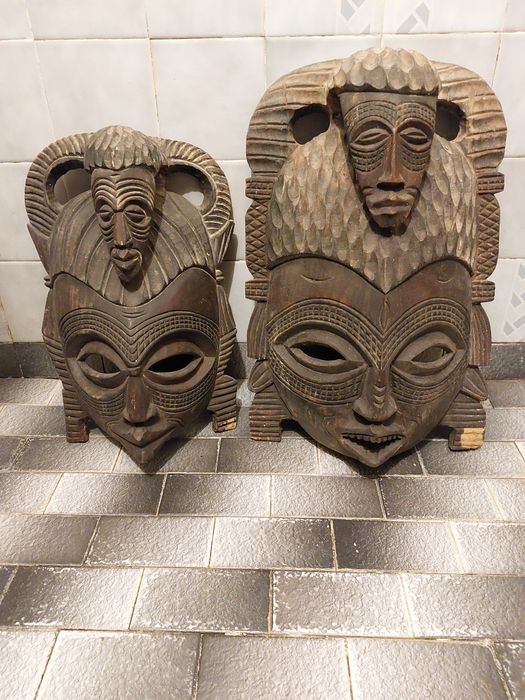Ръчно изработени, африканки маски от Конго. Цената е 300лв. комплект,