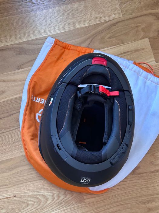 Мото каска черен мат 55 размер Schuberth C4 flip up black ma