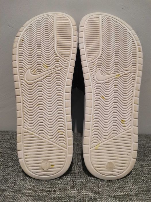 Nike Benassi Swoosh Black/White.