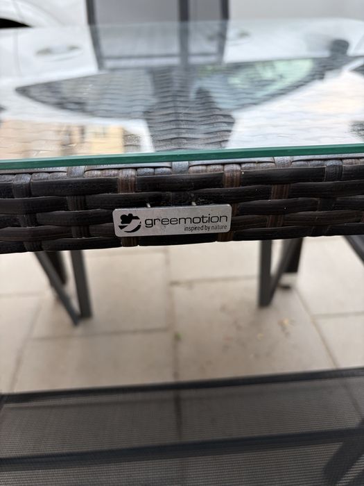 Masa terasa ratan si sticla