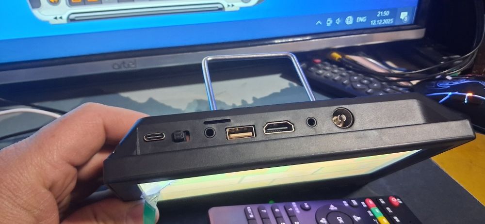 Портотивний мини телевизор с вайфай